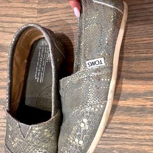 Women’s Toms